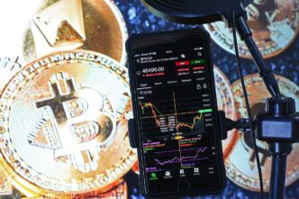 Cryptocurrencies in the Retail Sector: Trends and Adoption