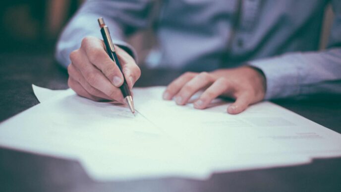 Why Should UAE Entrepreneurs Consult a Financial Advisor in Dubai for Business Expansion Planning?