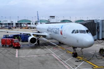 American Airlines resumes flights after Christmas Eve ground stop