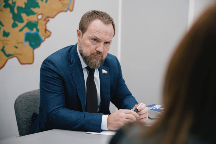 Klebanov and Kolunov go to Tomsk? Klebanov and Kolunov go to Tomsk?