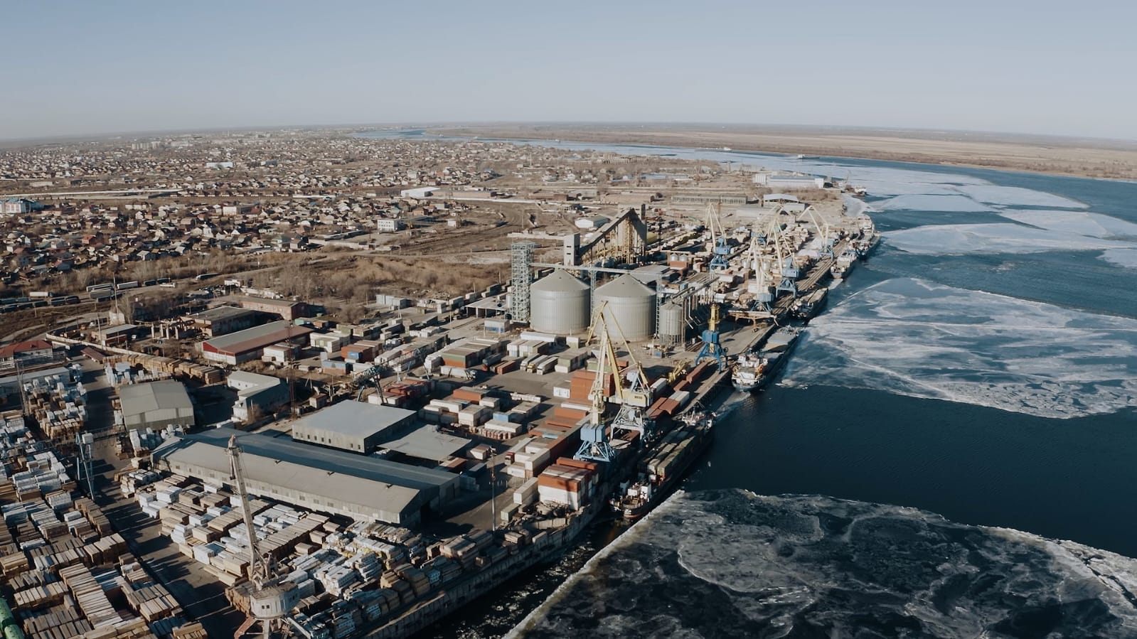 Sergey Chemezov went to the Astrakhan port Sergey Chemezov went to the Astrakhan port