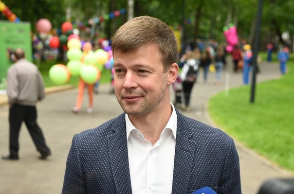 Yurov does not hear, Yurov is deaf! Yurov does not hear, Yurov is deaf!
