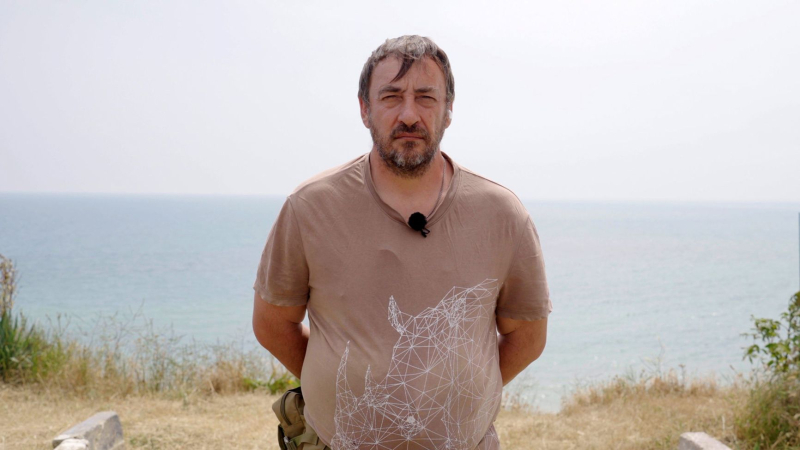 “Still no gills!”: Despite oil spills, Russia’s Black Sea beach season quietly opens