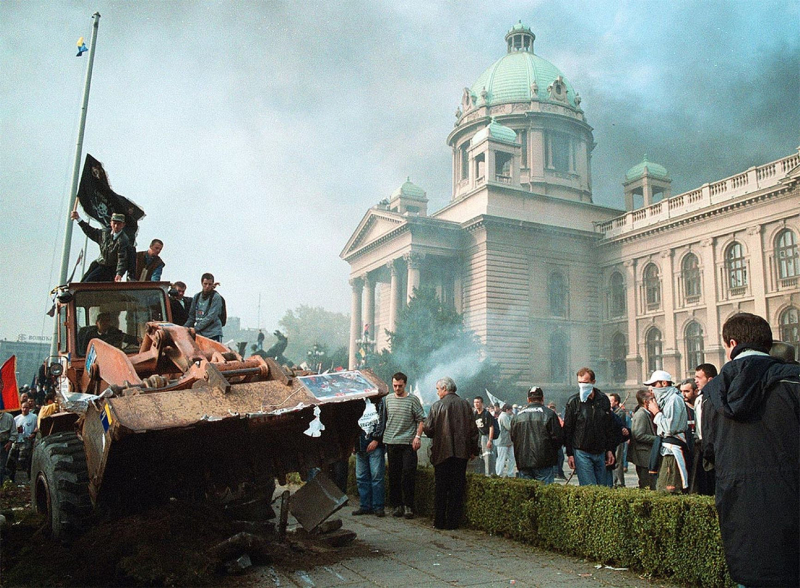 From nationwide leader to The Hague: Viewing Milošević&#x27;s history through the eyes of opposition