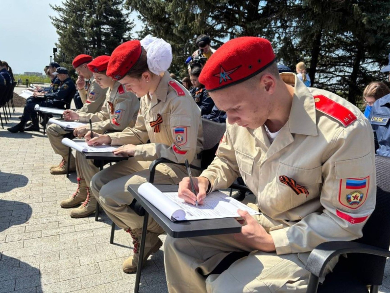 “Men in uniform watched us fill out tests”: How Russia “re-educates” Ukrainian schoolchildren in the occupied territories