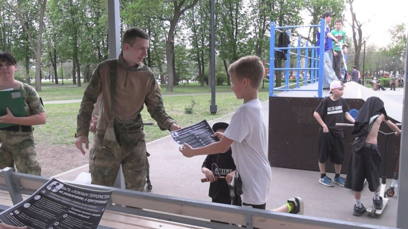 “Men in uniform watched us fill out tests”: How Russia “re-educates” Ukrainian schoolchildren in the occupied territories